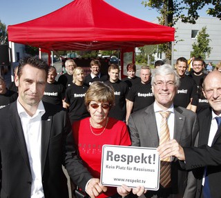 Berliner Mercedes Benz Werk macht mit bei „Respekt! Kein Platz für Rassismus“