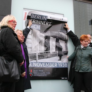 Plakataktion zum Gedenken an die „Reichspogromnacht“