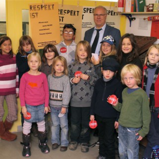 Aktionswettbewerb „Respekt gewinnt!“ – Freie Schule am Mauerpark gewinnt 20 Tickets für die Berliner Bäder